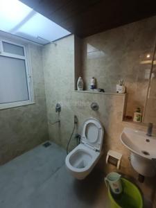 Bathroom Image of 1100 Sq.ft 2 BHK Apartment / Flat for rent in Kabra Prathana, Vile Parle West Mumbai for Rs. 120000