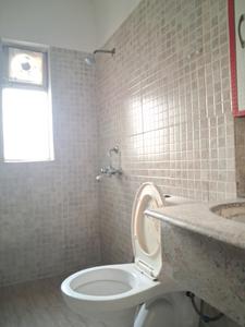 Common Bathroom Image of 920 Sq.ft 2 BHK Apartment / Flat for sale in Paras Tierea, Sector 137 Noida for Rs. 7900000