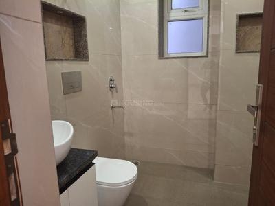 Bathroom Image of 1650 Sq.ft 3 BHK Builder Floor for rent in Chittaranjan Park New Delhi for Rs. 75000