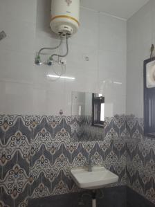 Bathroom Image of 700 Sq.ft 1 BHK Independent House for rent in Sushant Lok Phase 1 Gurgaon for Rs. 29000