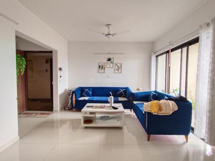 Chaphalkar Elina Living Main Image 1