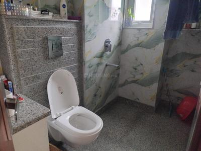 Bathroom Image of 1500 Sq.ft 2 BHK Builder Floor for rent in Hauz Khas New Delhi for Rs. 85000