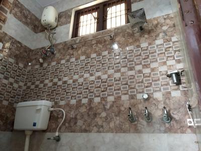 Bathroom Image of 1200 Sq.ft 1 BHK Builder Floor for rent in Pushpanjali Vihar, Sikandra Agra for Rs. 9000