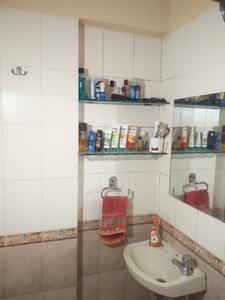Bathroom Image of 840 Sq.ft 2 BHK Apartment / Flat for sale in Juhu Mumbai for Rs. 30000000
