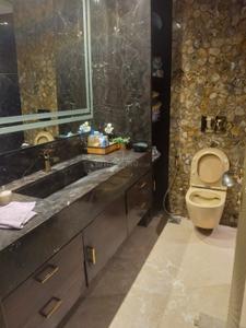 Bathroom Image of 2200 Sq.ft 3 BHK Apartment / Flat for sale in Transcon Flora Heights, Andheri West Mumbai for Rs. 65000000