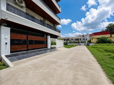 Image of 2160 Sq.ft 3 BHK Builder Floor for sale in GMS Road, Dehradun for Rs. 13500000