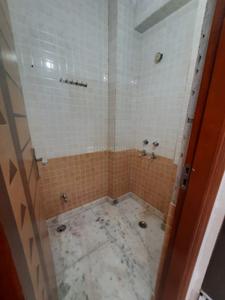 Bathroom Image of 900 Sq.ft 2 BHK Builder Floor for rent in Mahavir Enclave New Delhi for Rs. 25000