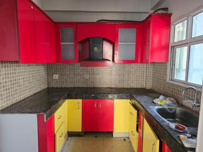 Kitchen Image of 1050 Sq.ft 2 BHK Apartment / Flat for rent in Mahagun Mascot, Crossings Republik Ghaziabad for Rs. 18000