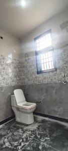 Bathroom Image of 700 Sq.ft 3 BHK Builder Floor for sale in Sector 4 Rohini New Delhi for Rs. 3200000