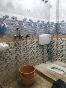 Common Bathroom Image of 540 Sq.ft 2 BHK Builder Floor for sale in New Ashok Nagar New Delhi for Rs. 3300000