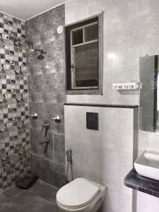 Bathroom Image of 1100 Sq.ft 2 BHK Apartment / Flat for rent in Kalpataru Nagar Nashik for Rs. 18000