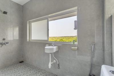 Bathroom Image of 1050 Sq.ft 2 BHK Apartment / Flat for sale in Devashri Sun n Sand, Candolim Goa for Rs. 17000000