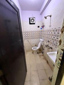 Bathroom Image of 590 Sq.ft 2 BHK Builder Floor for rent in New Ashok Nagar New Delhi for Rs. 18500
