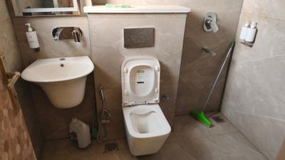 Bathroom Image of 700 Sq.ft 1 BHK Builder Floor for rent in Sector 51 Gurgaon for Rs. 40000