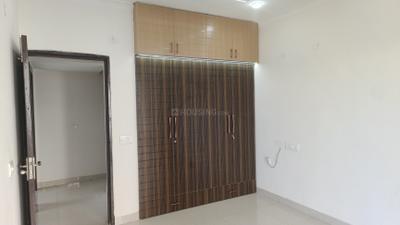 Bedroom Image of 2120 Sq.ft 3 BHK Apartment / Flat for rent in Cosmos Express 99, Sector 99 Gurgaon for Rs. 45000