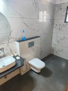 Bathroom Image of 1550 Sq.ft 3 BHK Apartment / Flat for sale in Midas Mulberry Heights, New Gotri Vadodara for Rs. 7500000