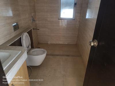 Bathroom Image of 3700 Sq.ft 4 BHK Apartment / Flat for sale in Jaypee The Imperial Court, Sector 128 Noida for Rs. 57000000