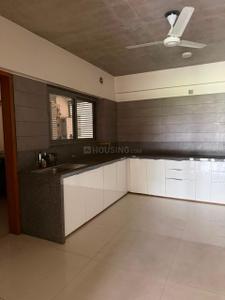 Kitchen Image of 3200 Sq.ft 4 BHK Apartment / Flat for rent in Zaveri Amara, Bodakdev Ahmedabad for Rs. 150000
