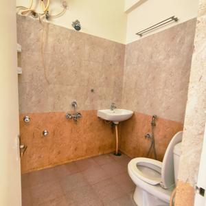 Bathroom Image of 685 Sq.ft 1 BHK Builder Floor for rent in Kasturi Nagar Bengaluru for Rs. 18000
