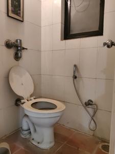 Common Bathroom Image of 1000 Sq.ft 2 BHK Apartment / Flat for sale in Wellington, Hiranandani Estate Thane for Rs. 19000000