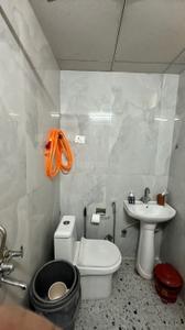 Bathroom Image of 850 Sq.ft 2 BHK Apartment / Flat for rent in Noida Extension Greater Noida for Rs. 21000