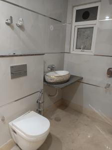 Bathroom Image of 1350 Sq.ft 3 BHK Apartment / Flat for sale in Model Town New Delhi for Rs. 22800000