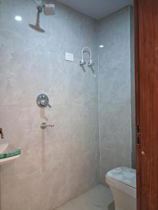 Common Bathroom Image of 980 Sq.ft 2 BHK Apartment / Flat for sale in GCM Gomati Apartment, Sector 49 Noida for Rs. 4000000