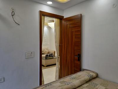 Bedroom Image of 810 Sq.ft 3 BHK Apartment / Flat for sale in Hans Builders Floor, Dwarka Mor New Delhi for Rs. 5500000