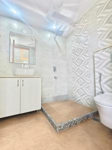 Image of 1700 Sq.ft 3 BHK Builder Floor for rent in Palam Vihar, Gurgaon for Rs. 60000