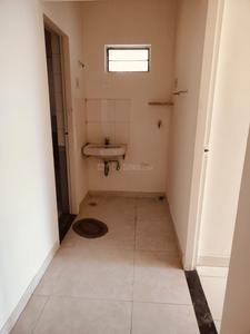 Bathroom Image of 1050 Sq.ft 2 BHK Apartment / Flat for rent in Kumar Parisar, Kothrud Pune for Rs. 40000