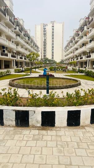 Green Valley Residencia Main Image 1