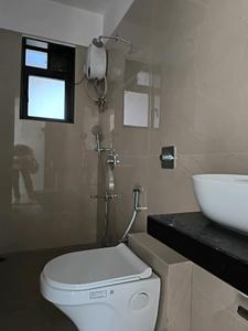 Common Bathroom Image of 700 Sq.ft 2 BHK Apartment / Flat for rent in Vile Parle East Mumbai for Rs. 95000