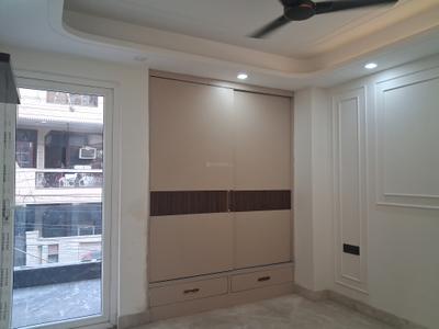 Bedroom Image of 1350 Sq.ft 3 BHK Builder Floor for sale in Paschim Vihar New Delhi for Rs. 26500000