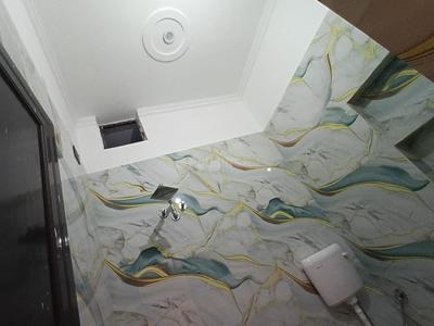 Bathroom Image of 900 Sq.ft 1 BHK Builder Floor for rent in Dehradun Residential Land, Sahastradhara Road Dehradun for Rs. 12000