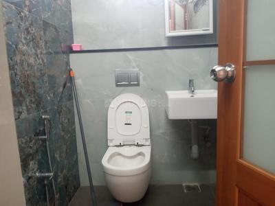 Bathroom Image of 1400 Sq.ft 3 BHK Builder Floor for rent in Arumbakkam Chennai for Rs. 47000