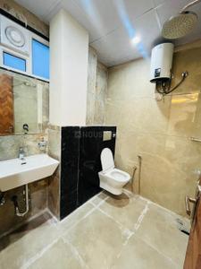 Bathroom Image of 500 Sq.ft 1 BHK Apartment / Flat for rent in Nest Pragati Apartment, Andheri East Mumbai for Rs. 12000
