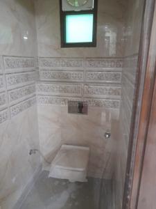 Bathroom Image of 1000 Sq.ft 2 BHK Builder Floor for rent in Preet Vihar New Delhi for Rs. 25000