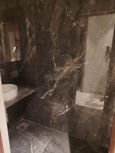 Bathroom Image of 2000 Sq.ft 5 BHK Apartment / Flat for rent in Sewri Mumbai for Rs. 355000