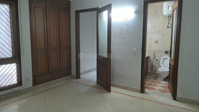 Bedroom Image of 5000 Sq.ft 4 BHK Builder Floor for rent in Maharani Bagh New Delhi for Rs. 250000