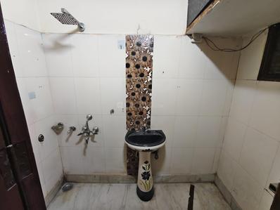 Bathroom Image of 660 Sq.ft 2.5 BHK Independent House for sale in Shahdara New Delhi for Rs. 4000000