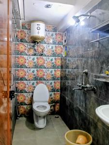 Bathroom Image of 1000 Sq.ft 2 BHK Apartment / Flat for rent in Sector 16 Dwarka New Delhi for Rs. 25000