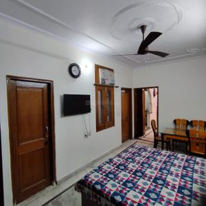 Bedroom Image of 757 Sq.ft 1 BHK Builder Floor for rent in Sector 5 Rohini New Delhi for Rs. 24000