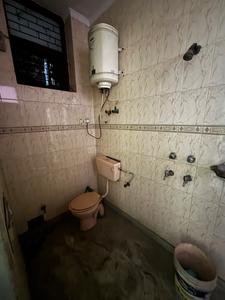 Bathroom Image of 720 Sq.ft 2 BHK Builder Floor for rent in Mukherjee Nagar New Delhi for Rs. 26000