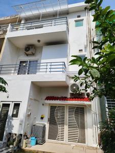 Image of 1260 Sq.ft 2 BHK Apartment / Flat for rent in Paramount Golfforeste Premium Apartments, Surajpur, Greater Noida for Rs. 25000