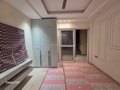 Bedroom Image of 2250 Sq.ft 3 BHK Builder Floor for sale in Laxmi Nagar New Delhi for Rs. 47000000