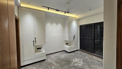 Bedroom Image of 1800 Sq.ft 3 BHK Builder Floor for sale in Paschim Vihar New Delhi for Rs. 42500000