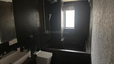 Bathroom Image of 2500 Sq.ft 3.5 BHK Apartment / Flat for rent in Alipore Kolkata for Rs. 100000