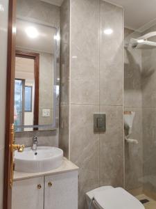 Bathroom Image of 2700 Sq.ft 4 BHK Apartment / Flat for sale in Sector 55 Gurgaon for Rs. 42500000