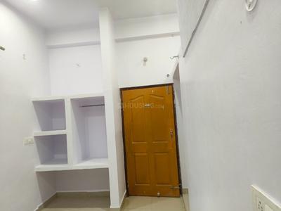 Bedroom Image of 600 Sq.ft 2 BHK Independent House for rent in Roberts Lines Lucknow for Rs. 8500