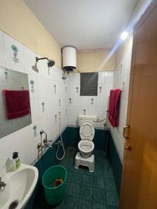 Bathroom Image of 850 Sq.ft 2 BHK Builder Floor for rent in Maduravoyal Chennai for Rs. 25000